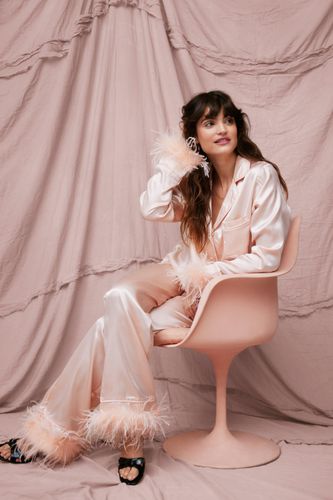 Pyjama Satiné À Plumes Avec Chemise & Pantalon - - 38 - Nasty Gal - Modalova