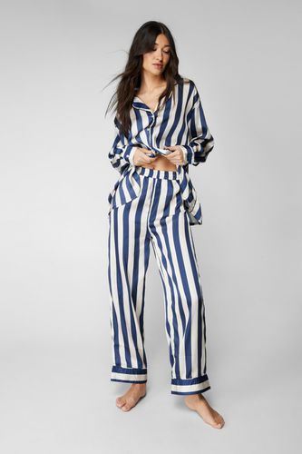 Pyjama Satiné À Rayures Avec Chemise Et Pantalon - - S - Nasty Gal - Modalova