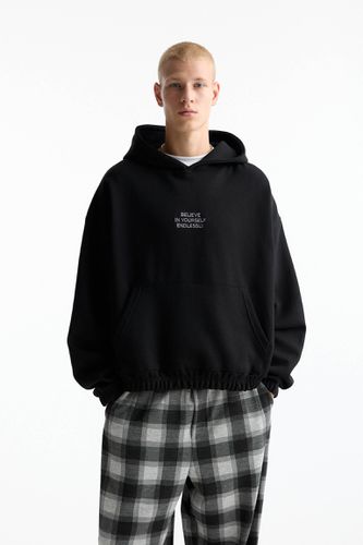 Sweat Capuche Inscription Relief - Pull&Bear - Modalova