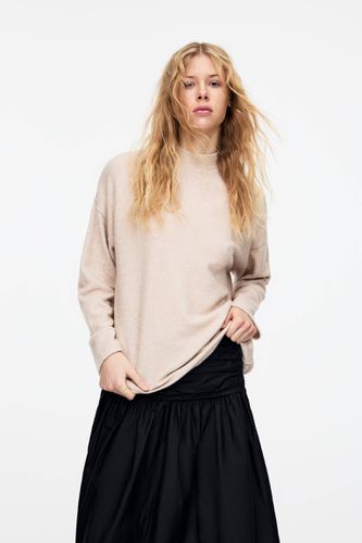 Pull Soft Touch À Col Montant - Pull&Bear - Modalova