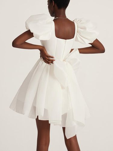 Robe de mariée courte mini-robe de mariée décolleté conçu manches courtes robes de mariée courtes - milanoo.com - Modalova