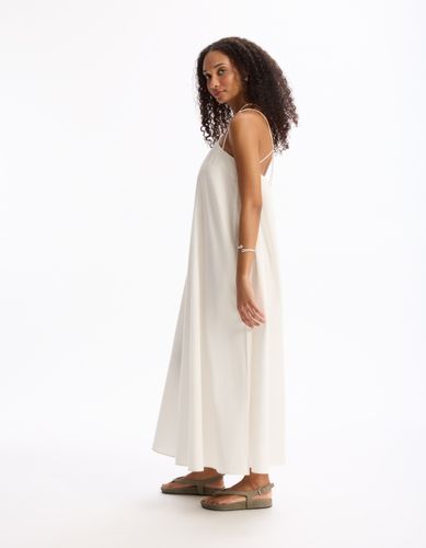 Robe longue fluide à bretelles croisées - beige - celio - Modalova