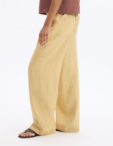 Pantalon en lin - jaune - celio - Modalova