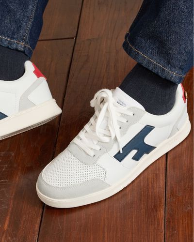 Baskets blanches & bleu marine - FAGUO - Modalova