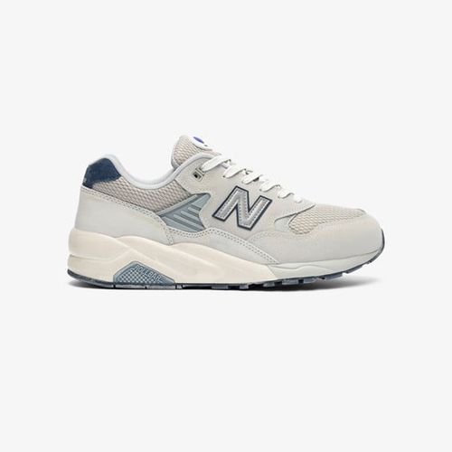 New Balance Mt580 Grey Day - New Balance - Modalova