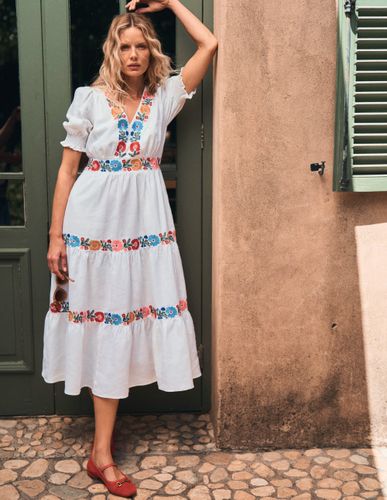 Robe mi-longue Anna en lin volantée-Blanc, broderie multi - Boden - Modalova