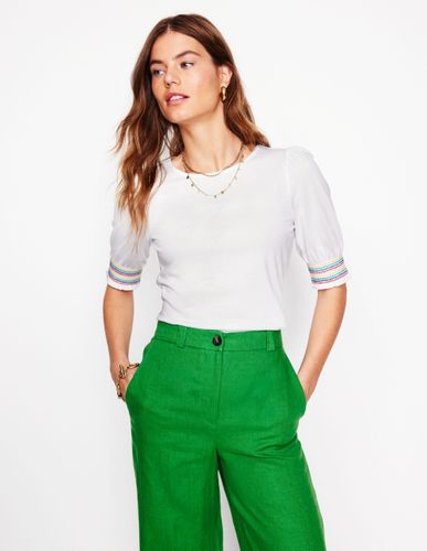 Top à manches courtes et poignets à smocks-Blanc - Boden - Modalova