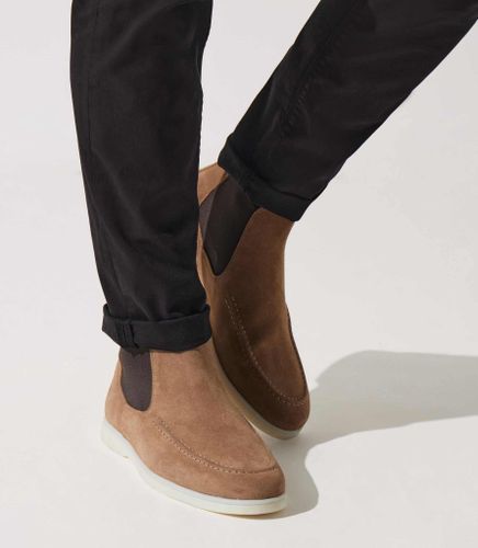 Bottines élastiques en suede taupe OMAHA - IZAC - Modalova
