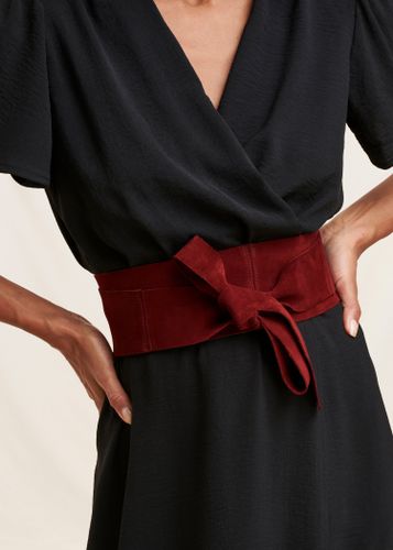 Ceinture bordeaux à nouer en cuir souple - La Fée Maraboutée - Modalova