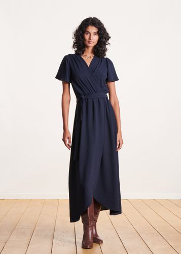 Robe longue bleu marine faux portefeuille - La Fée Maraboutée - Modalova