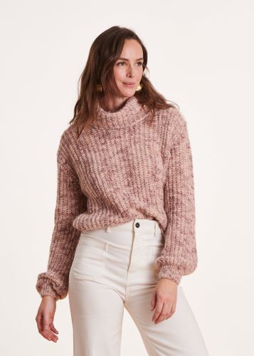 Pull rose pâle à col boule en maille irisée - La Fée Maraboutée - Modalova