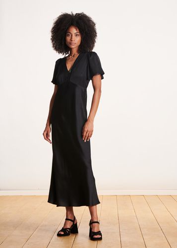 Robe longue cintrée fluide noire à manches courtes - La Fée Maraboutée - Modalova