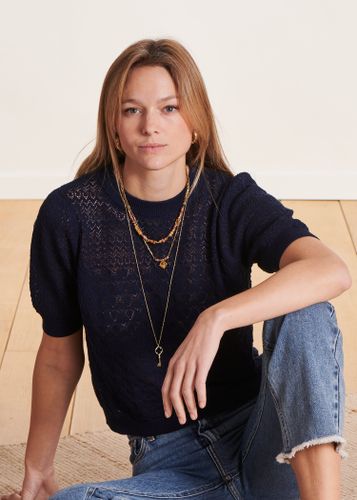 Pull bleu marine manches courtes en maille pointelle - La Fée Maraboutée - Modalova