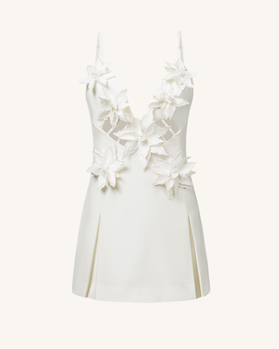 Robe courte blanche à encolure en V avec embellissement floral de Yuliya - Blanc - JW PEI - Modalova