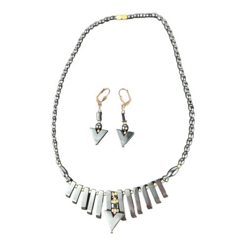 Collier en perles d'hmatite "Triangle" avec boucles d'oreilles assorties - Label Emmaus - Modalova