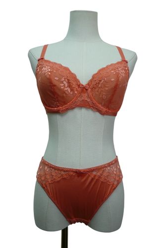L46 - Ensemble de lingerie en dentelle - Rougegorge - Taille 38/40 (90C) - Label Emmaus - Modalova