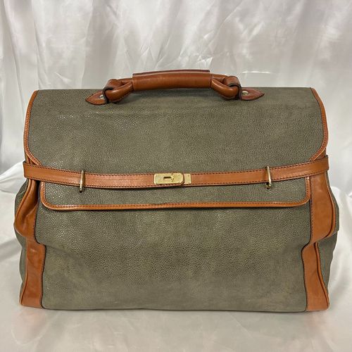 Sac de voyage chic et lgant pour vos dplacements. Grande capacit avec deux poches supplmentaires zipps (intrieure et extrieur),de coul - Label Emmaus - Modalova