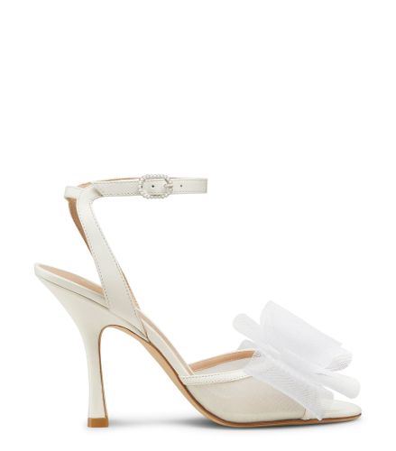 BLUSHING BOW 100 SANDAL, Last chance, CRÈME/, CUIR NAPPA LAQUÉ/MESH - Stuart Weitzman - Modalova