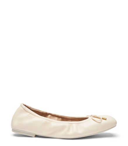 BARDOT BOW FLAT, Chaussures, , CUIR NAPPA LAQUÉ - Stuart Weitzman - Modalova
