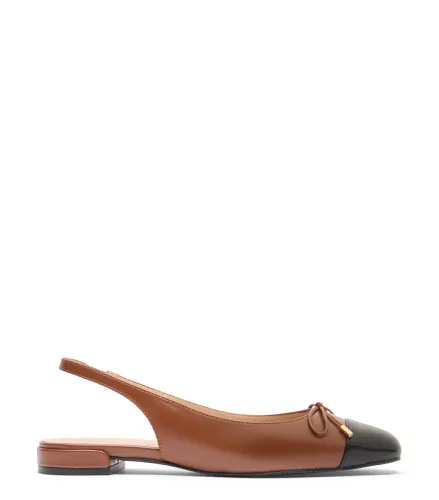 SLEEK BOW SLINGBACK FLAT, CHAUSSURES PLATES ET MOCASSINS, /, DRESS NAPPA/NAPPA LAQUÉ - Stuart Weitzman - Modalova