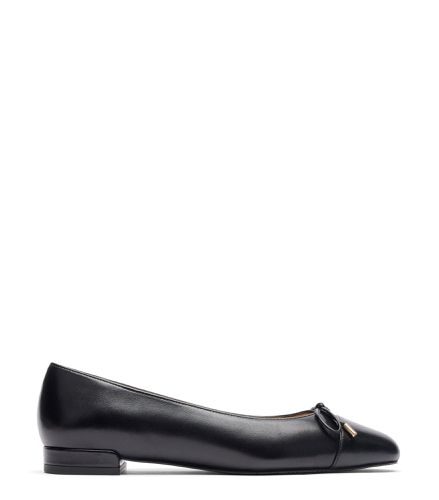 SLEEK BOW FLAT, CHAUSSURES PLATES ET MOCASSINS, , DRESS NAPPA/NAPPA LAQUÉ - Stuart Weitzman - Modalova