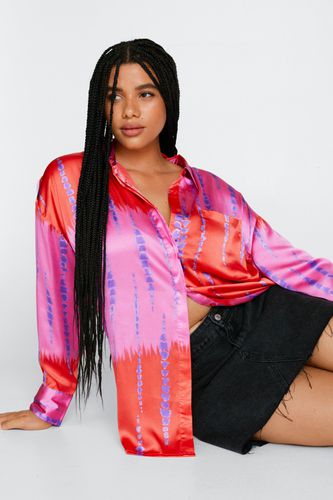 Grande Taille - Chemise Oversize Satinée Tie Dye - 46 - Nasty Gal - Modalova