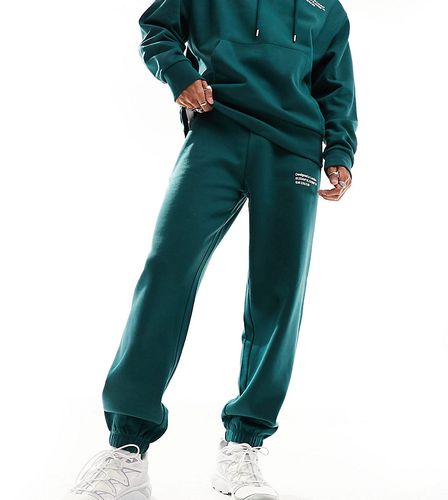 COLLUSION Unisex - Ensemble sweat à capuche et jogger à logo brodé - Vert  délavé