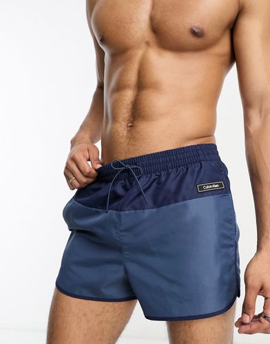 Core Solids - Short de bain court - marine - Calvin Klein - Modalova