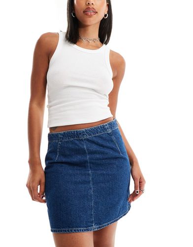 Mini-jupe trapèze à pinces et taille mi-haute - Délavage moyen - Calvin Klein Jeans - Modalova