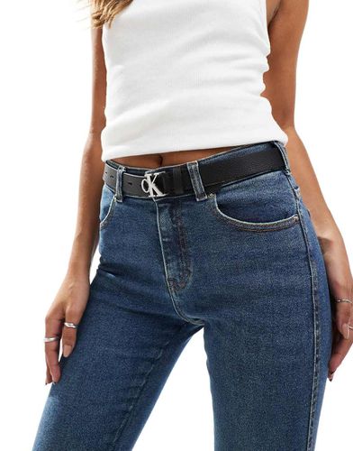 Ceinture en cuir 25 mm avec plaque à monogramme - Calvin Klein Jeans - Modalova