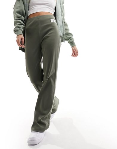 Pantalon droit tissé avec étiquette - olive - Calvin Klein Jeans - Modalova