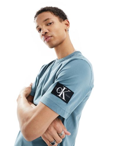 T-shirt coupe classique avec écusson logo - Calvin Klein Jeans - Modalova