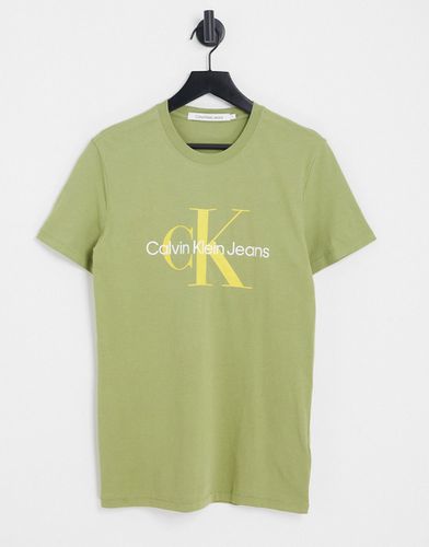T-shirt ajusté à logo monogramme sur le devant - Kaki - Calvin Klein Jeans - Modalova