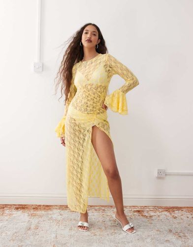 Robe longueur mollet transparente en dentelle avec fente fronce - Amy Lynn - Modalova