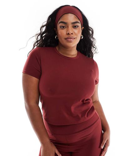 Curve - Icon - T-shirt de sport court doux effet rétréci - Bordeaux - Asos 4505 - Modalova