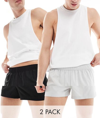 Lot de 2 short de sport 13 cm à logo en tissu'séchage rapide - Noir et gris argenté - Asos 4505 - Modalova