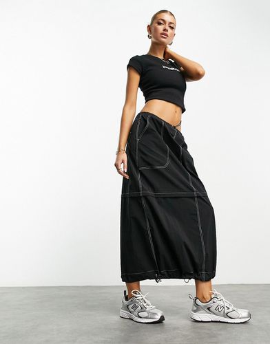 Jupe cargo en nylon à surpiqûres contrastantes - Noir - Asos Weekend Collective - Modalova