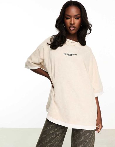 T-shirt à manches courtes double épaisseur avec logo superposé - Sable délavé - Asos Weekend Collective - Modalova