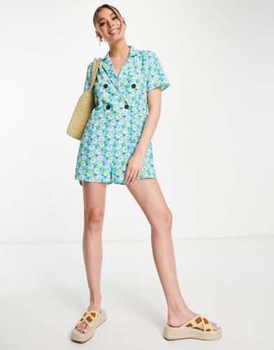 ASOS DESIGN - Combishort smocké en crêpe texturé à double boutonnage - Bleu à motif pâquerettes - ASOS Petite - Modalova