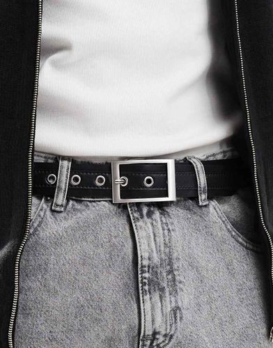 Ceinture en similicuir avec coutures visibles et boucle rectangulaire argentée - Asos Design - Modalova