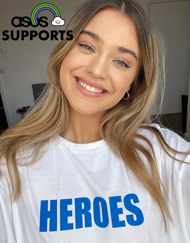 Charity - T-shirt unisexe oversize à imprimé Heroes - Asos Design - Modalova