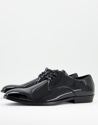 Chaussures derby à bout angulaire en similicuir verni - Asos Design - Modalova