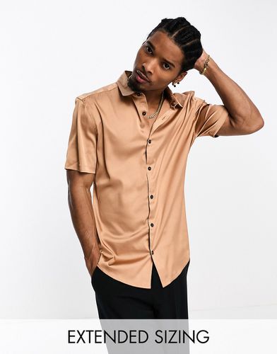 Chemise ajustée satinée à manches retroussées - Bronze - Asos Design - Modalova