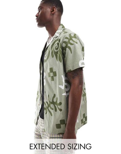 Chemise décontractée avec col à revers et imprimé abstrait - Vert - Asos Design - Modalova