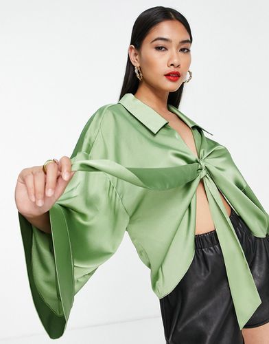 Chemise en satin nouée sur le devant à manches kimono - Kaki - Asos Design - Modalova