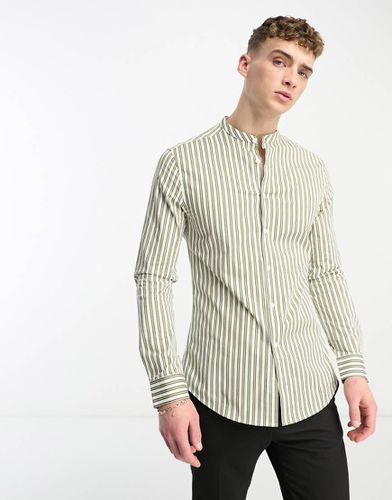 Chemise rayée ajustée à col grand-père - Kaki - Asos Design - Modalova