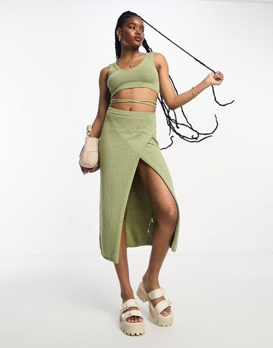 Crop top d'ensemble en maille texturé avec lien noué dans le dos - Kaki - Asos Design - Modalova