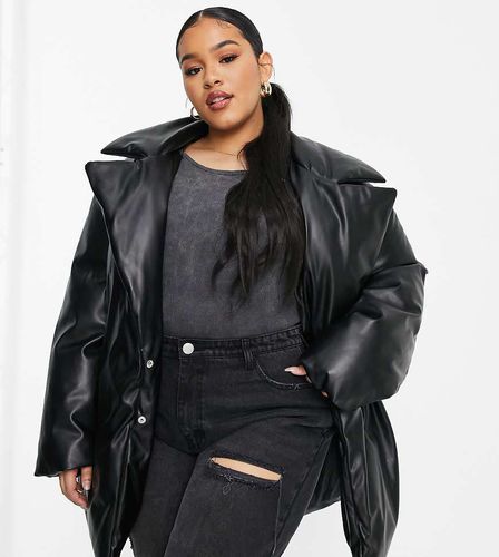 ASOS DESIGN Curve - Manteau matelassé cintré en imitation cuir avec ceinture - Asos Curve - Modalova