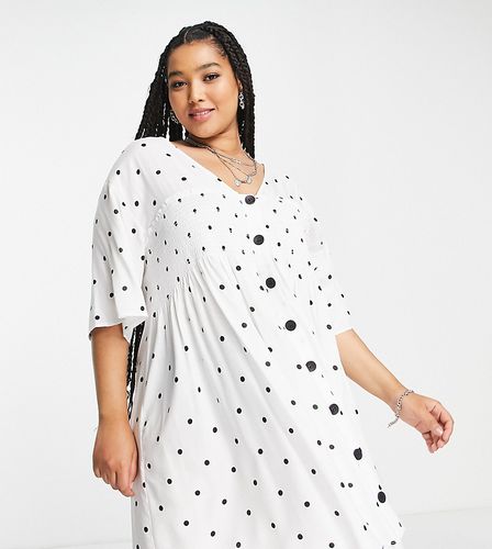 ASOS DESIGN Curve - Robe babydoll courte froncée et boutonnée à petits pois - Noir et blanc - Asos Curve - Modalova