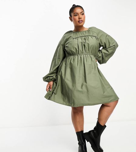 ASOS DESIGN Curve - Robe courte en popeline de coton avec buste froncé - olive - Asos Curve - Modalova